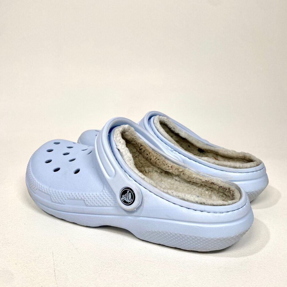 Light Blue Crocs Lined Clog | Men's Size 7 / Women's Size 9 with Car Charm - Picture 5 of 8